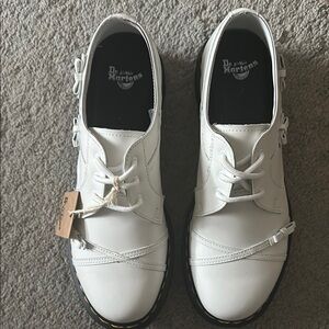 BRAND NEW: Dr. Martens Women’s Bow Smooth White Leather Oxfords